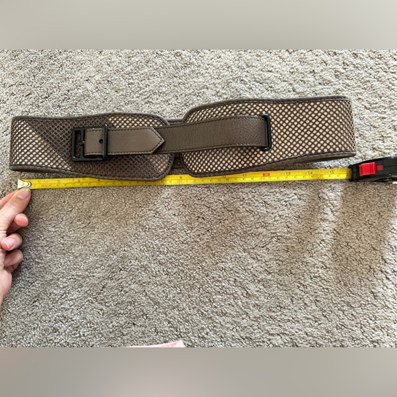 An authentic Burberry belt, statement pice flatters any style you add it to - Picture 8 of 10